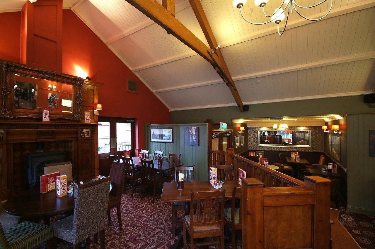 Premier Inn Chester Central - North 호텔