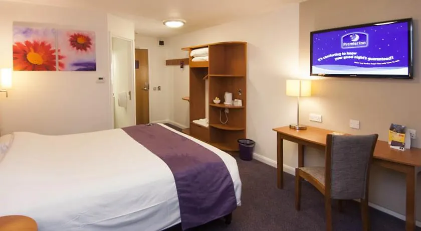 Premier Inn Chester Central - North 호텔