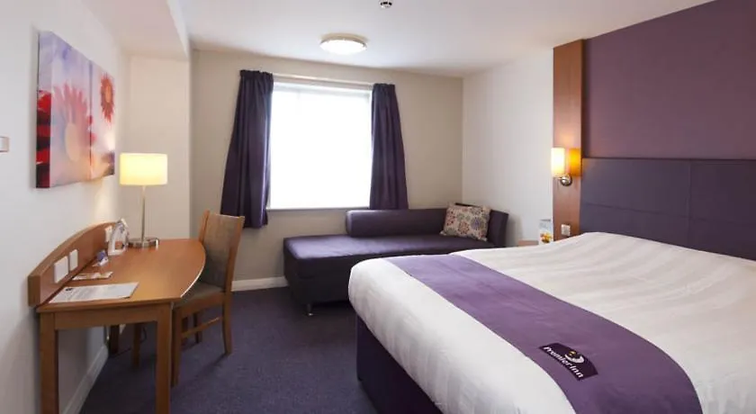Premier Inn Chester Central - North 호텔