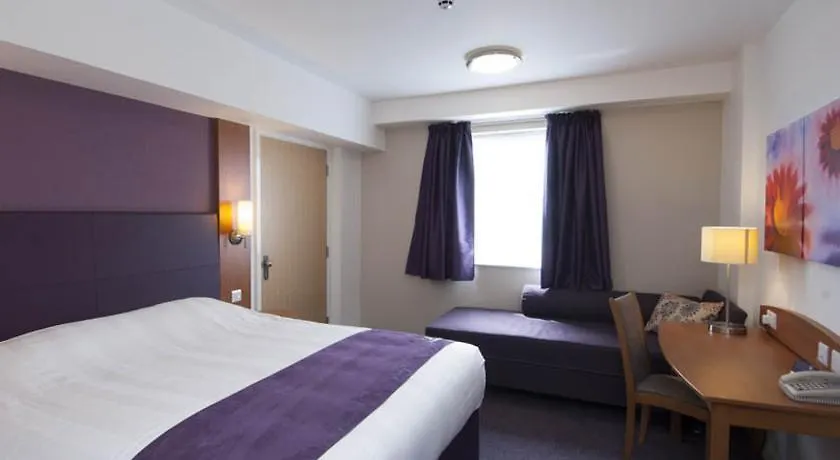 Premier Inn Chester Central - North 3*,
