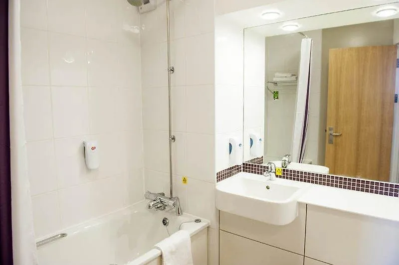 Premier Inn Chester Central - North 호텔